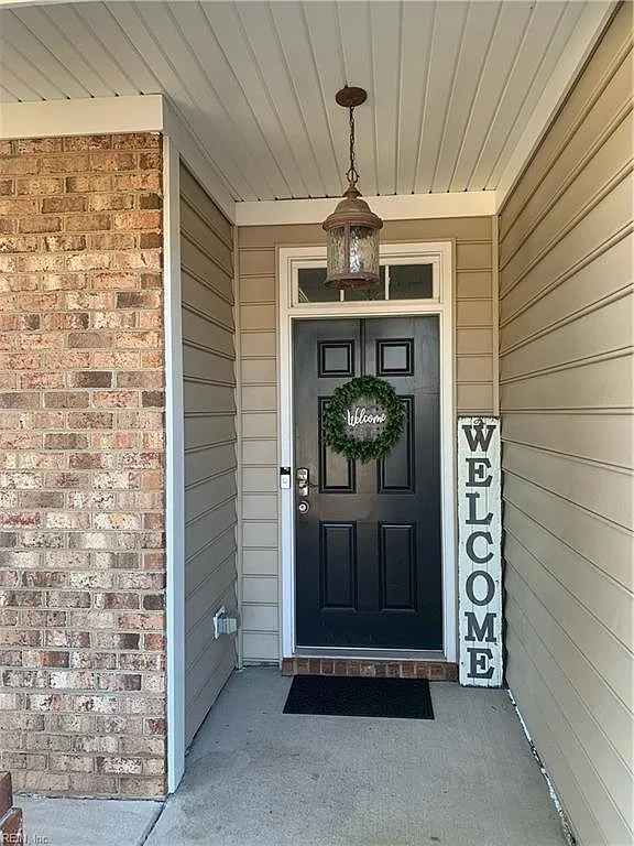 3 bed, 2.5 bath, 2303 sqft, $2,899 — Photo 3