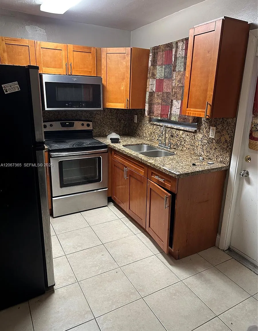 Comml Arlington — Photo 4