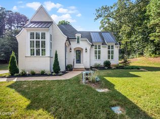 217 Oakmont Woods Cir, Jackson, TN 38305
