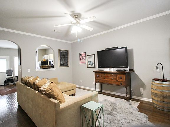 3rd image of 703 Cashmere Dr