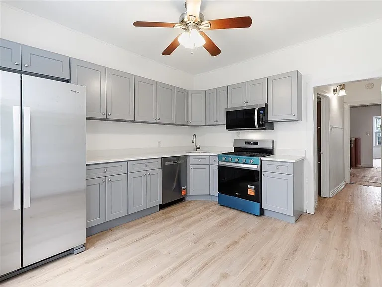 98 W 47th St #1 — Photo 3