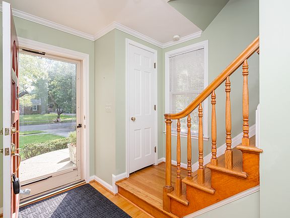 5th image of 823 Lakepointe Ave