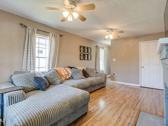5th image of 368 Lynn Ave