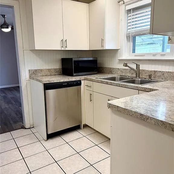 2419 Wells Ave — Photo 9