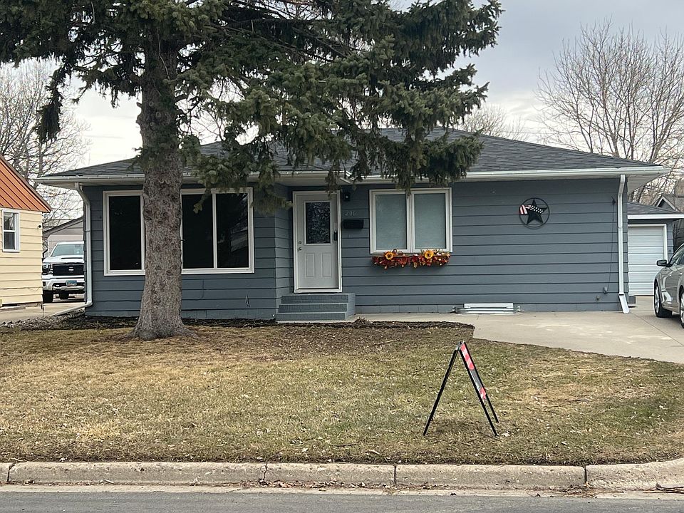 1st image of 206 15th St N