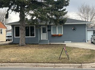 206 15th St N, Moorhead, MN