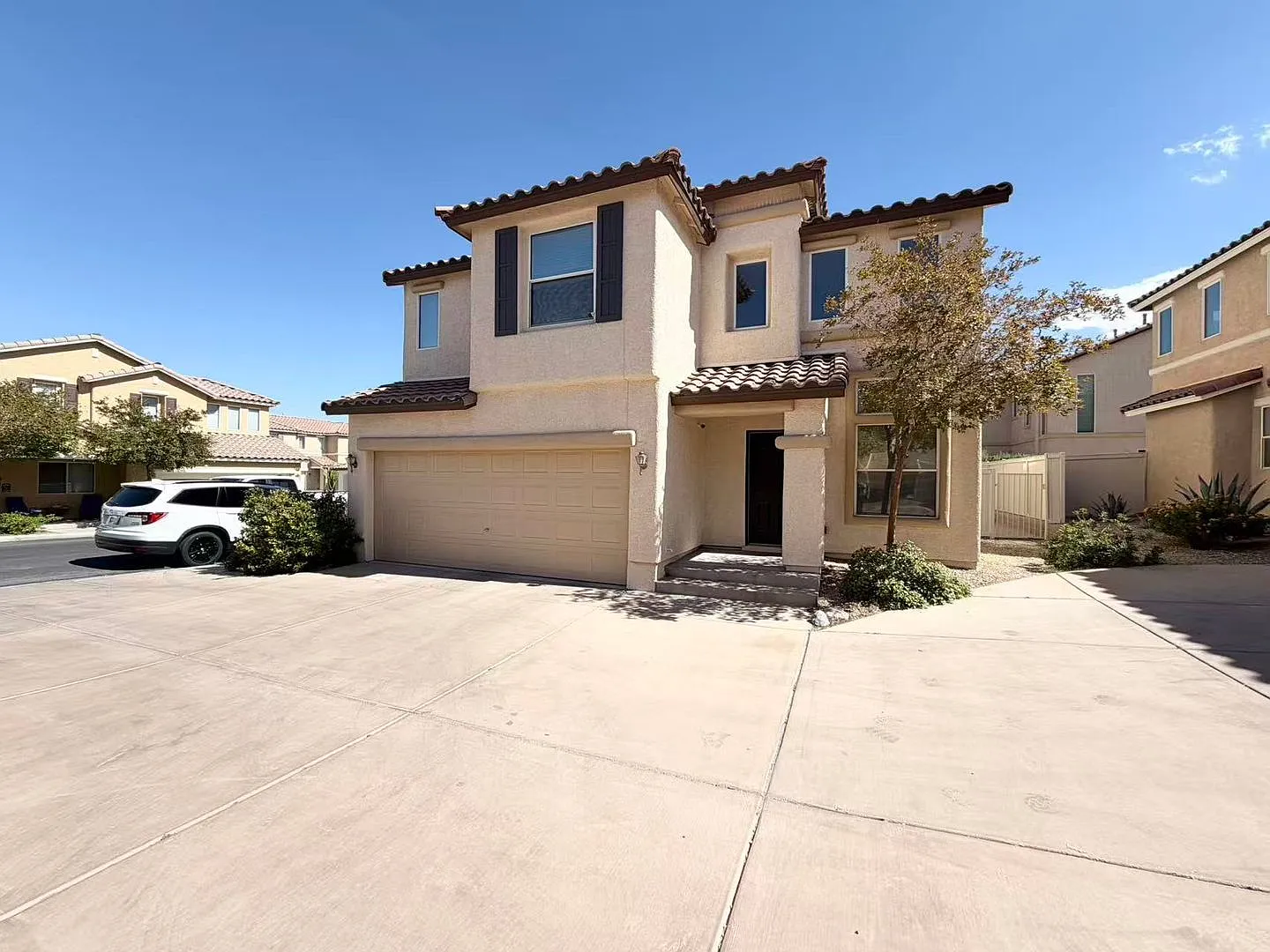 3925 Philomena St — Photo 2