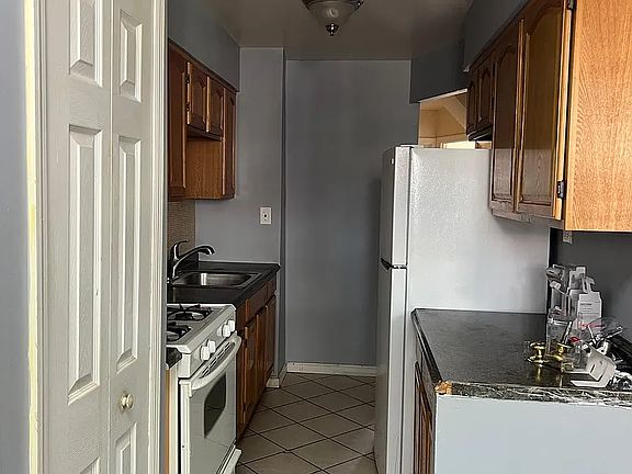 4th image of 1354 E 87th St #1