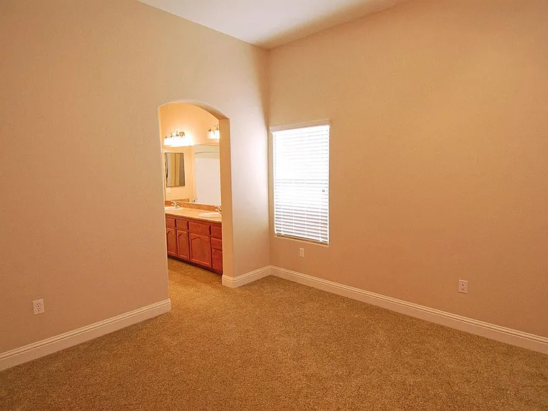 631 Jasmine Parke Dr — Photo 5