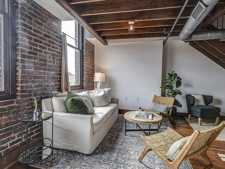 110 W Market St #304 — Photo 16