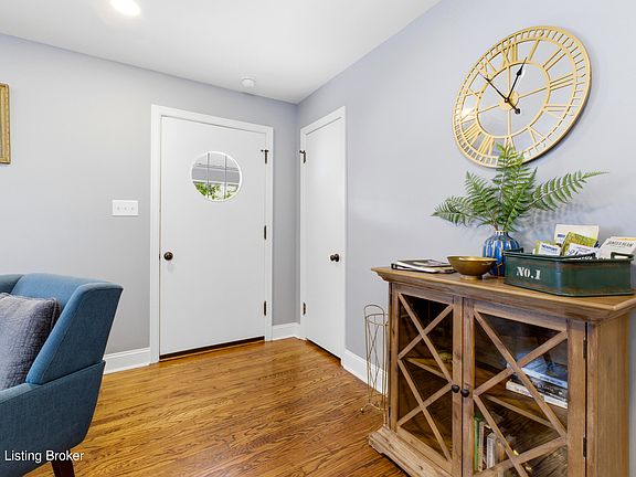 4th image of 203 Abbott St