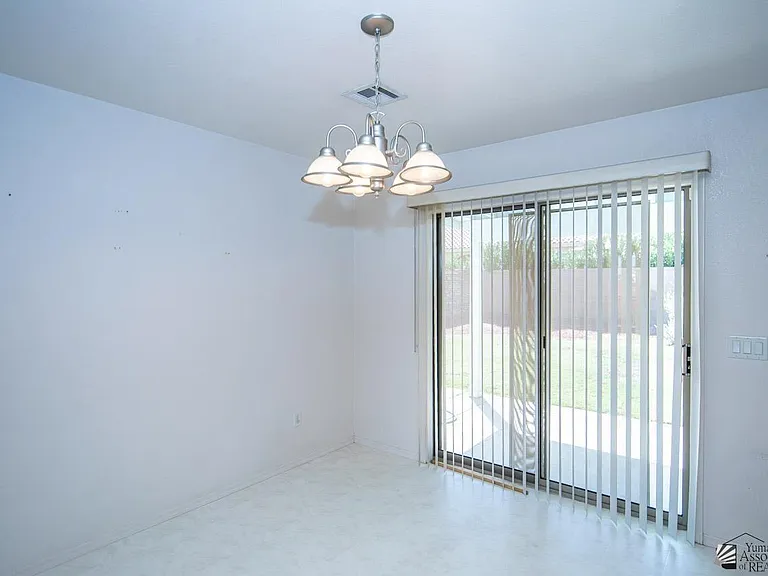 10313 E 38th Pl — Photo 5