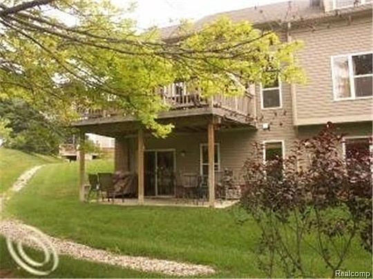 2nd image of 918 Sloane Ct #1