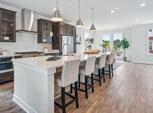 10592 Red Oak St, Fairfax, VA 22030