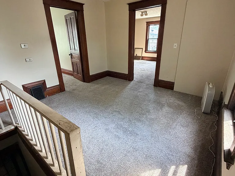 712 W Walnut St — Photo 7