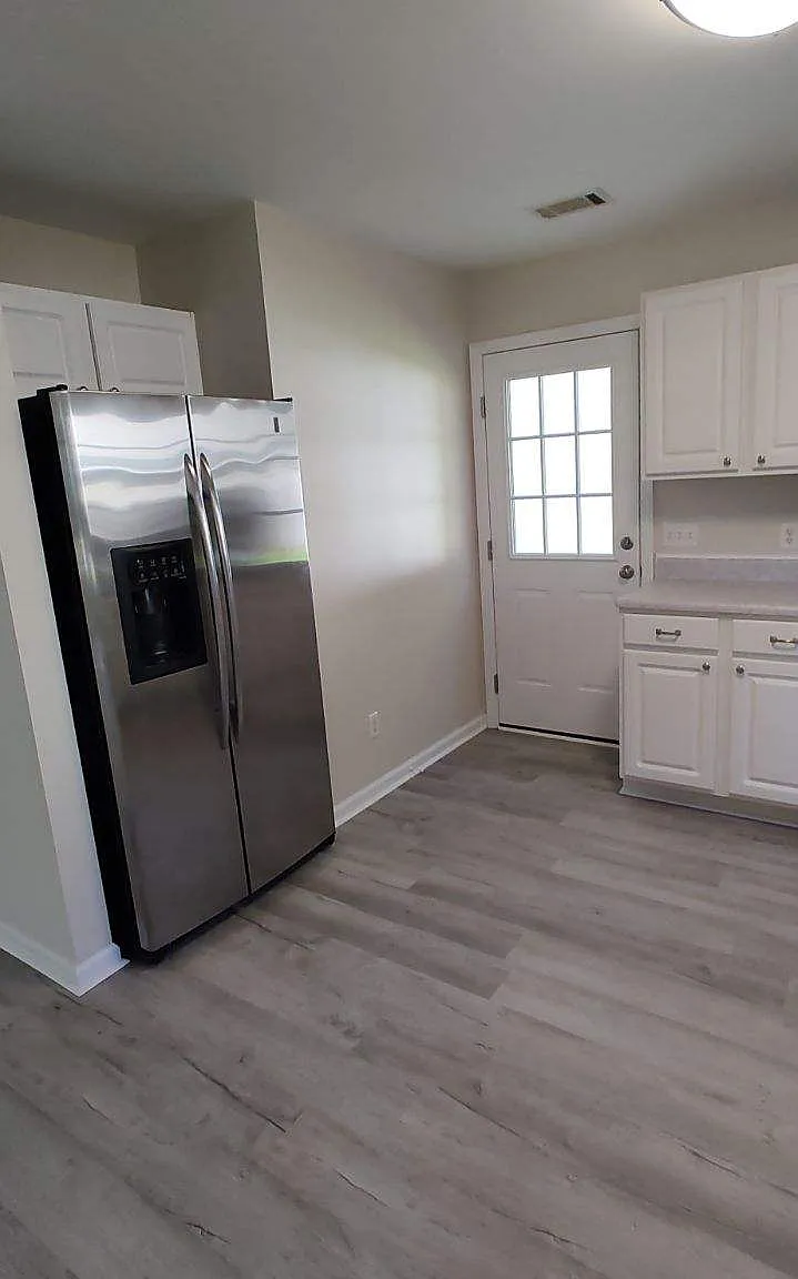 3 bed, 1244 sqft, $2,400 — Photo 4