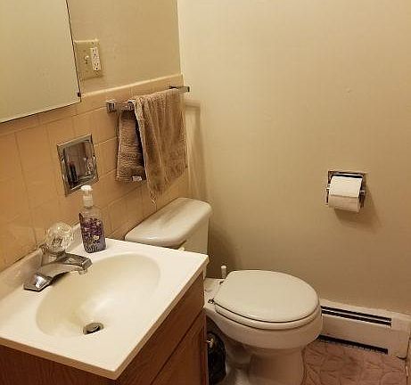 3rd image of 530 W Barry Ave APT 2A