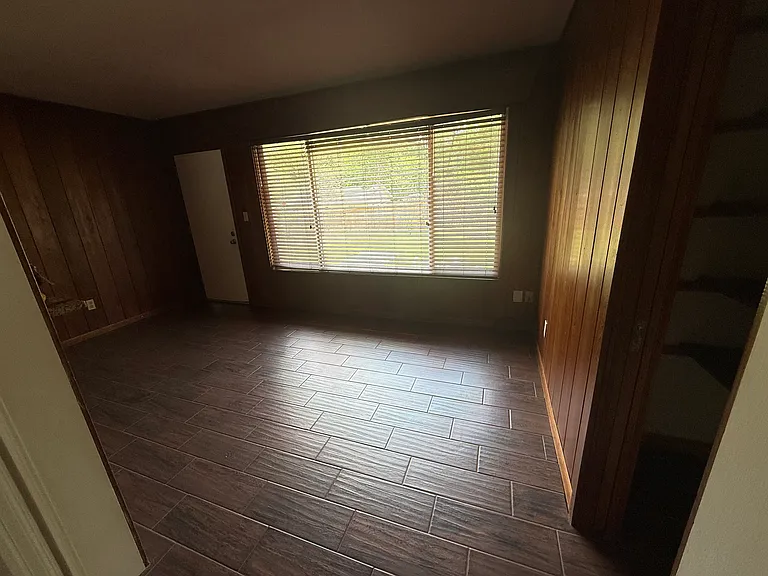 901 NW 20th Ter — Photo 12