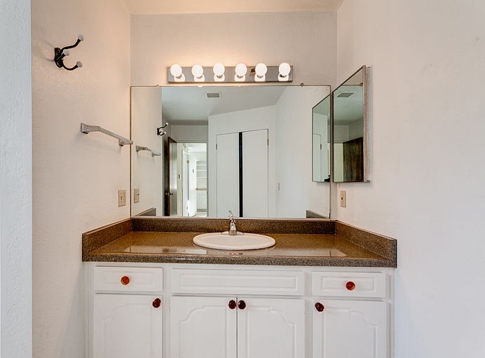 Bathroom vanity
