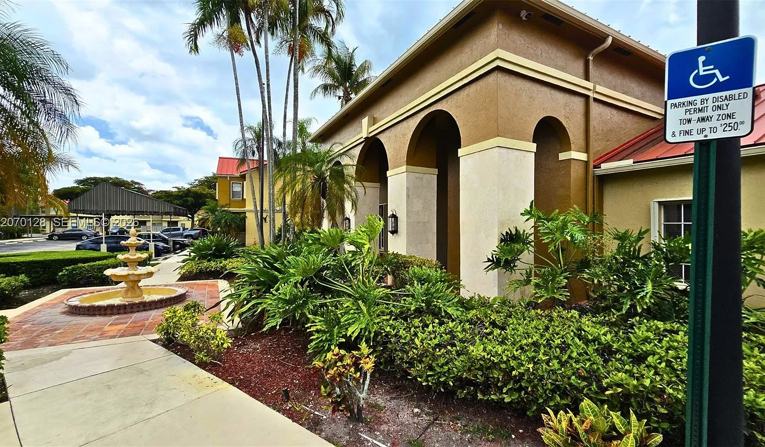 La Hacienda Country Club — Photo 1