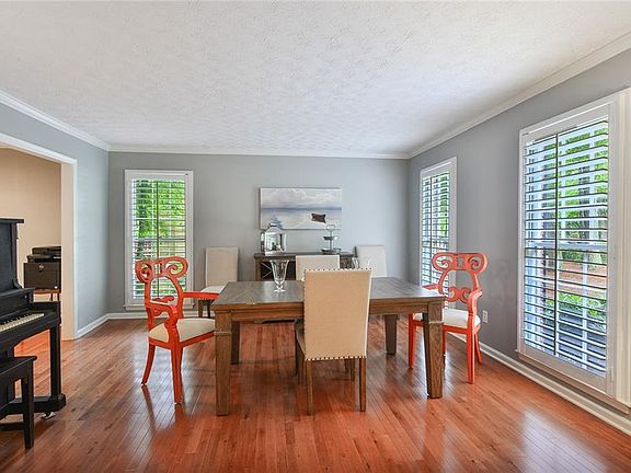3rd image of 9143 Eves Cir