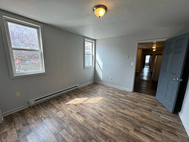 51 S Queen St #1 — Photo 19