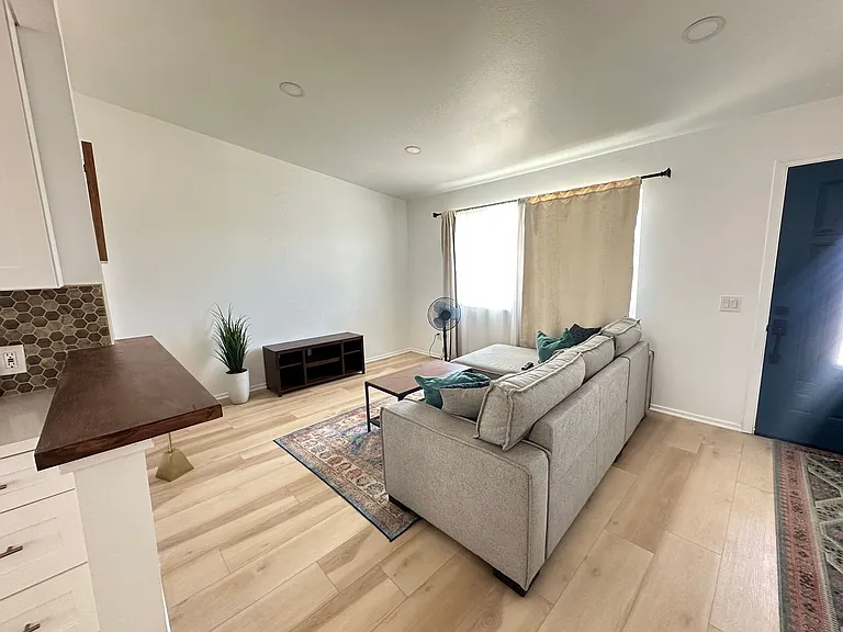 5746 Halsey Ave — Photo 3