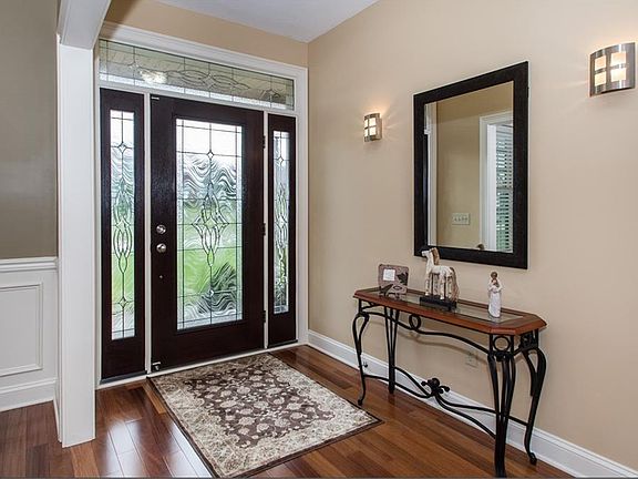 3rd image of 1421 Parkview Ln