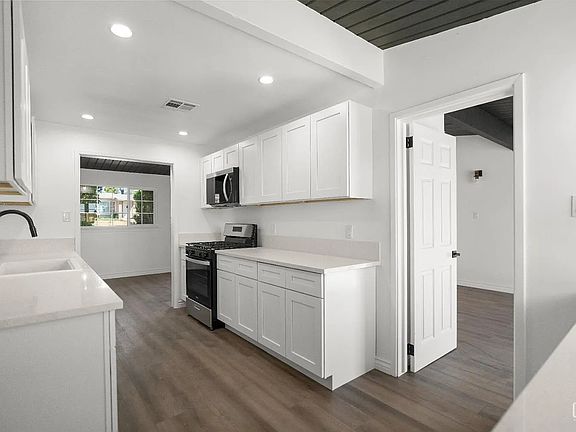 5th image of 2904 Cornell St