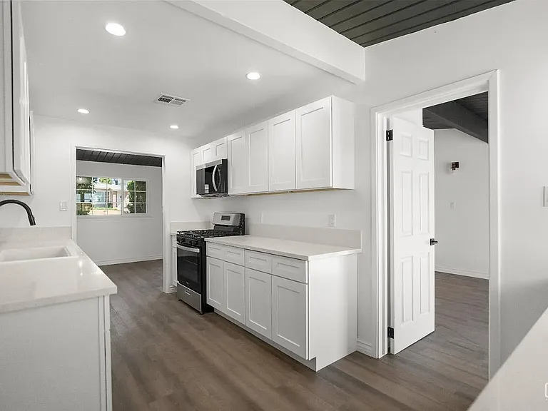 2904 Cornell St — Photo 5