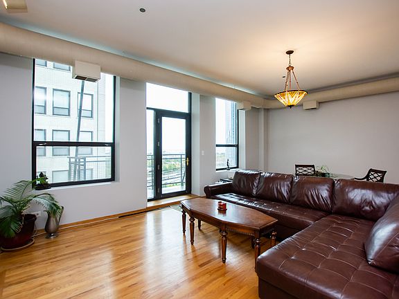 3rd image of 910 S Michigan Ave APT 1115