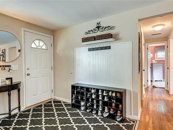 3rd image of 5 Alder Ln
