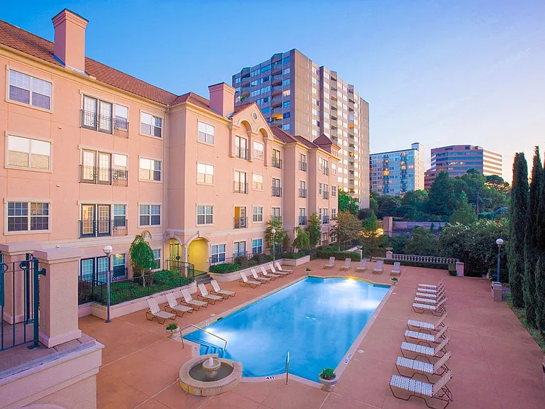 Villas at Katy Trail Apartments — Photo 1