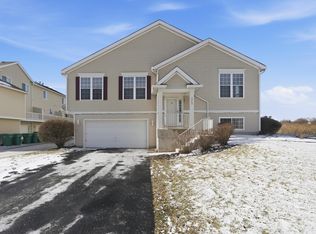 2949 Woodside Dr, Joliet, IL 60431