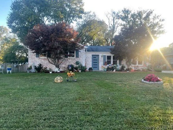 11 Woodbridge Dr, Hampton, VA 23666