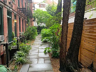 86 Horatio Street