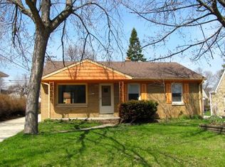 427 N 104th St, Wauwatosa, WI 53226