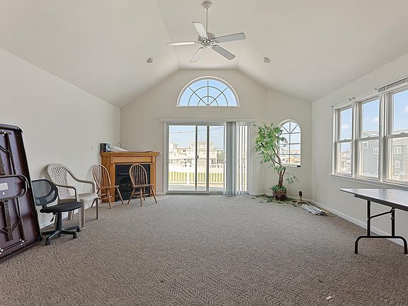 5th image of 220 40th St