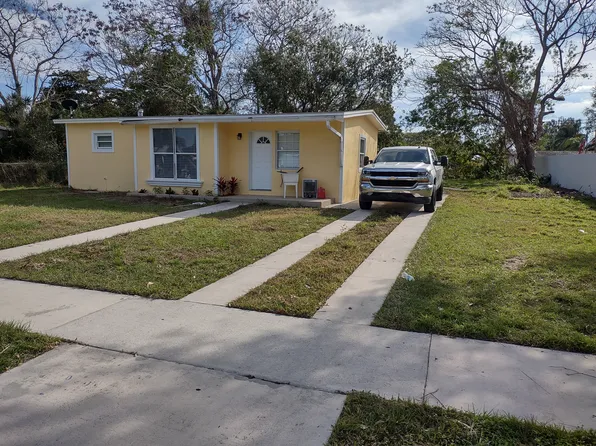 142 SE Castana Ct, Port Saint Lucie, FL 34983
