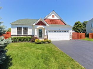 17 Raxburg Ct, Lake In The Hills, IL 60156