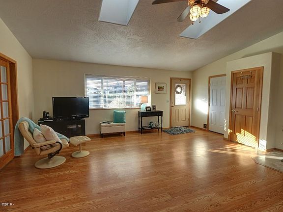 4th image of 1515 NW Oceania Dr