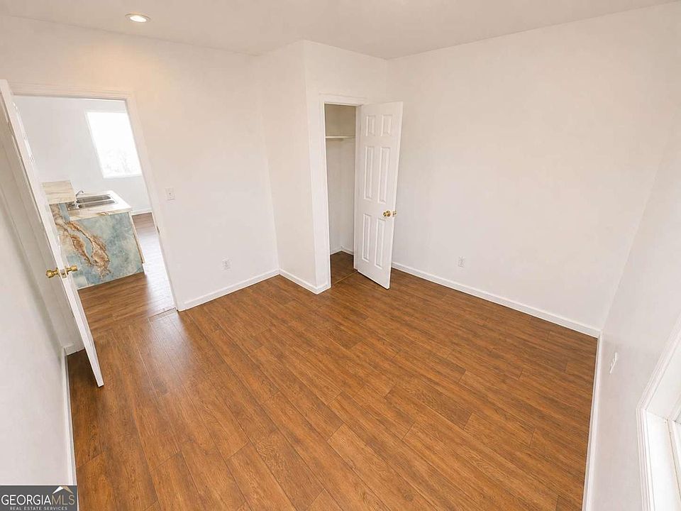 10th image of 140 E Hamm Rd