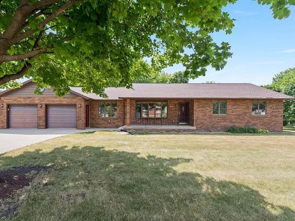 354 1st St S, Winthrop, IA 50682