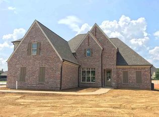 295 Saunders Creek Dr, Rossville, TN 38060