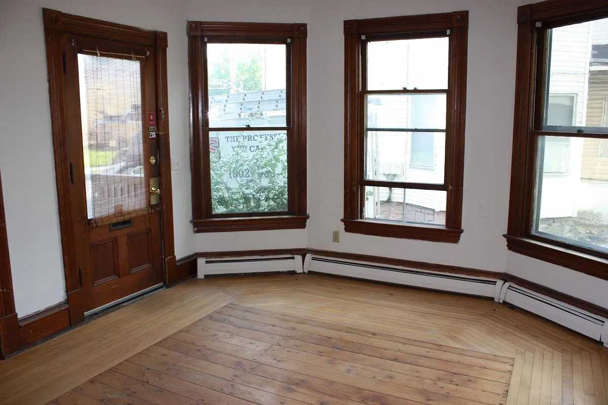 4 bed, $4,100 — Photo 3