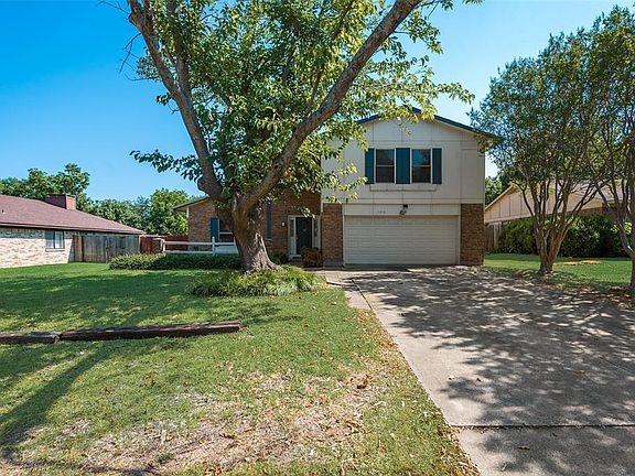 3rd image of 1916 Forestdale Dr