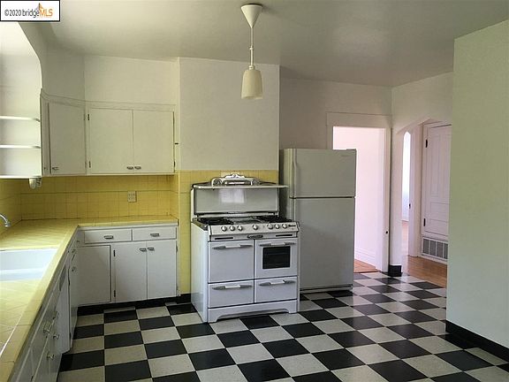 2nd image of 1235 Lillian St #B