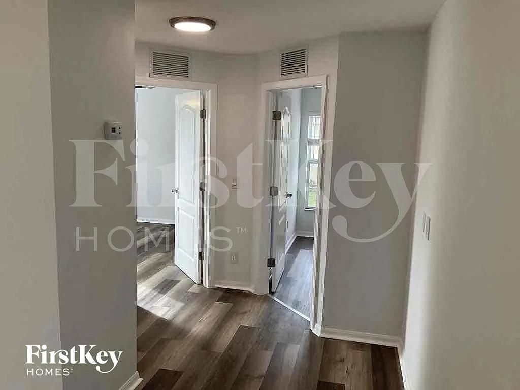 3 bed, 2.0 bath, 1272 sqft, $1,890 — Photo 3