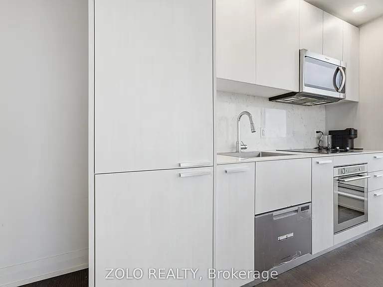75 Canterbury Pl #Penthouse 303 — Photo 5