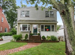 532 W Valley Stream Blvd, Valley Stream, NY 11580